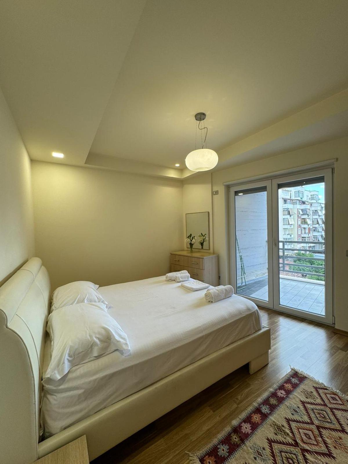 Diem Apartment Near Pazari I Ri Tirana Exterior foto
